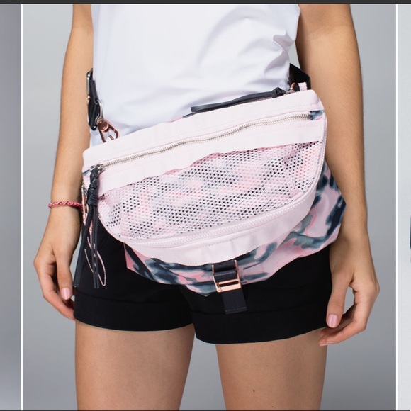 Lululemon Go Lightly Bag Wamo Camo Barely Pink - Picture 1 of 11